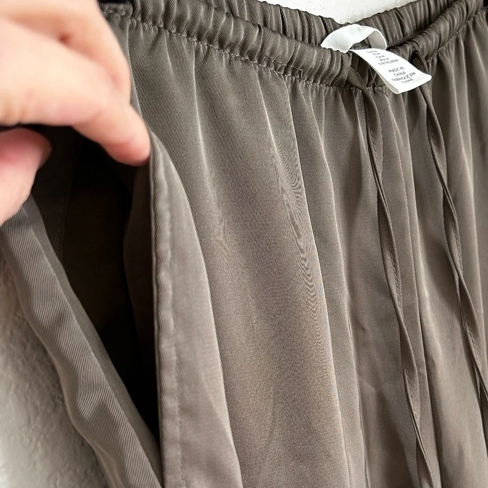 H&M Taupe Silky Wide Leg Cropped Drawstring Pants Culottes Size M - Picture 5 of 6